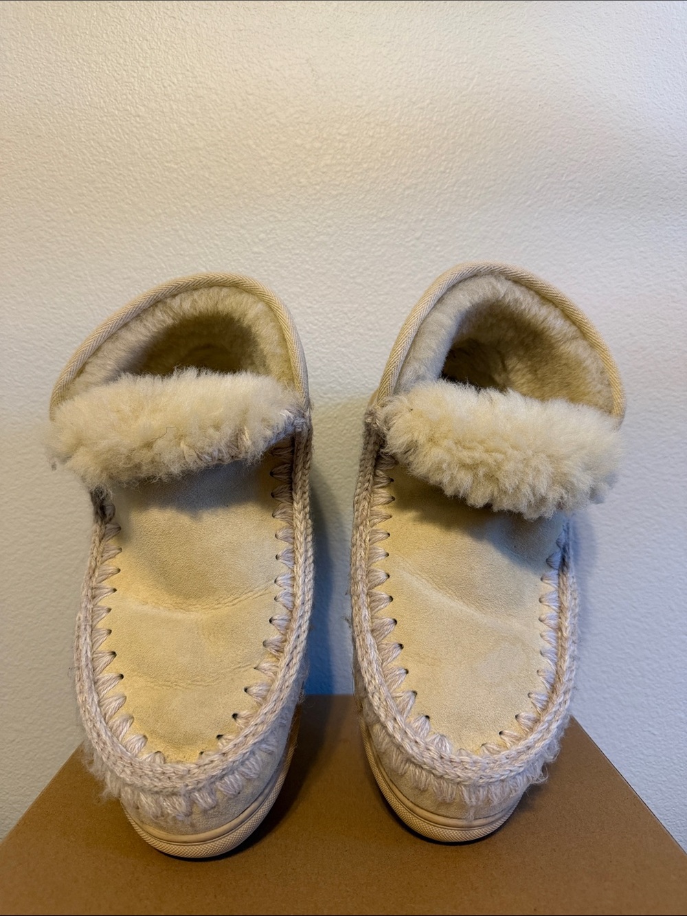 Mou Suede Shearling Sneakers in Vanilla